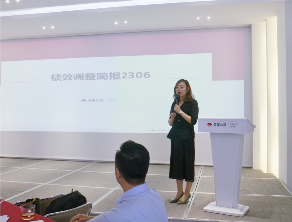 64a635e61a7d0.JPG 董胜兰经理讲话.JPG